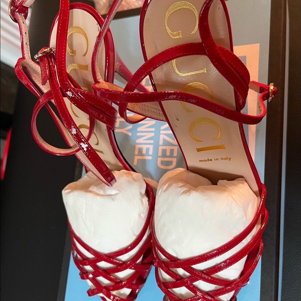 Gucci Vernice Crystal Sandal!